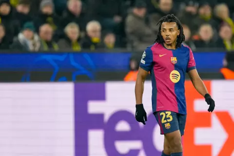 تقارير: برشلونة يقترب من تمديد عقد كوندي